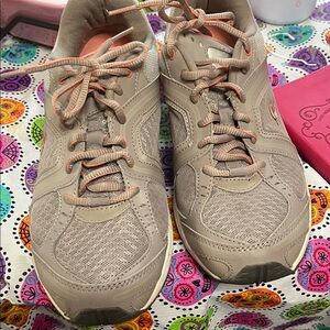 Easy Spirit Zamper Sneakers